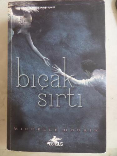 Bıçak Sırtı Michelle Hodkin